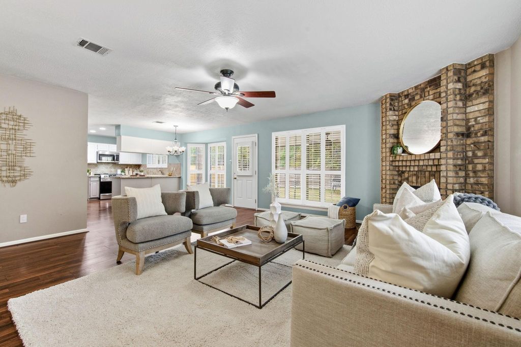 4423 Echo Falls Drive, Kingwood, TX 77345