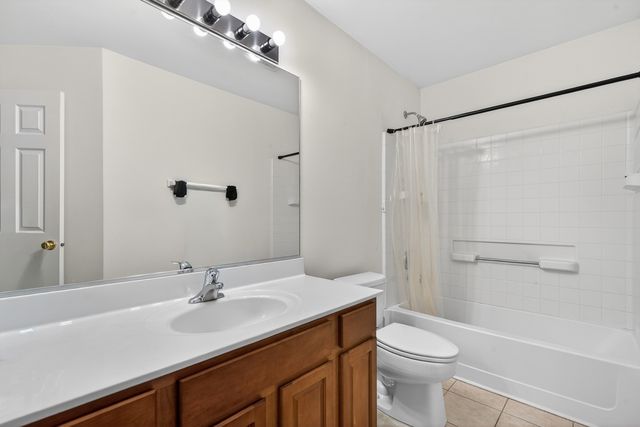 359 W Asbury Drive, Round Lake, IL 60073