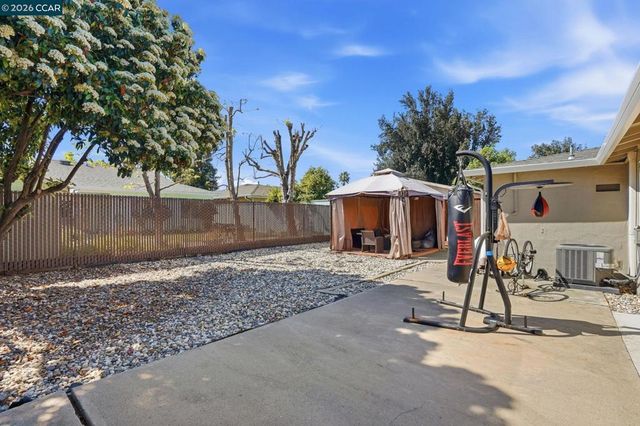 322 E Tregallas Rd, Antioch, CA 94509