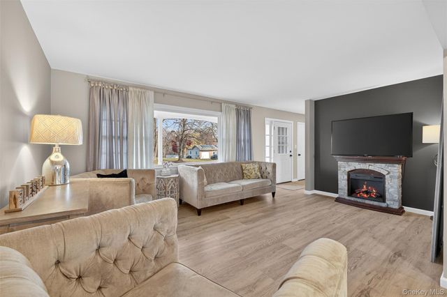 34 Round Hill Road, Walden, NY 12586