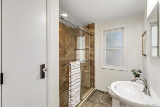 2433 Dallas Avenue, Royal Oak, MI 48067