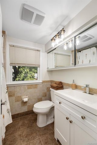 2433 Dallas Avenue, Royal Oak, MI 48067