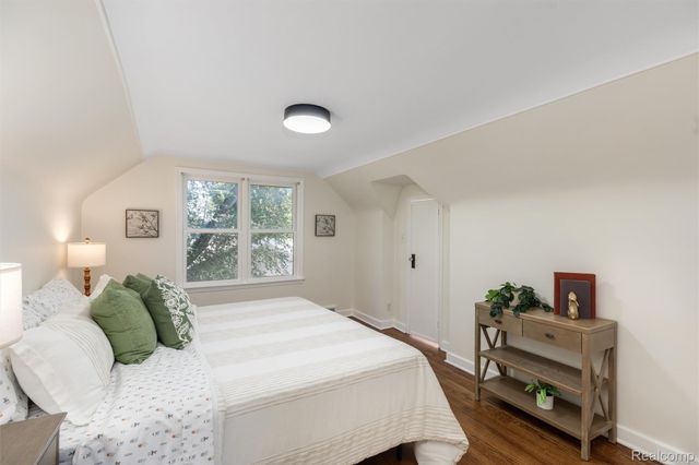 2433 Dallas Avenue, Royal Oak, MI 48067