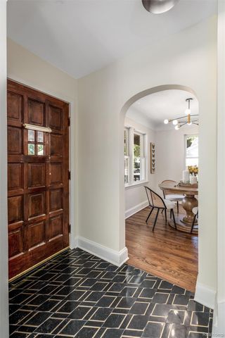 2433 Dallas Avenue, Royal Oak, MI 48067