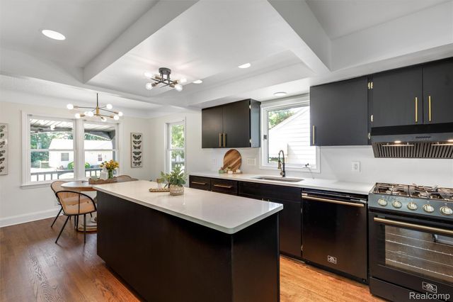2433 Dallas Avenue, Royal Oak, MI 48067