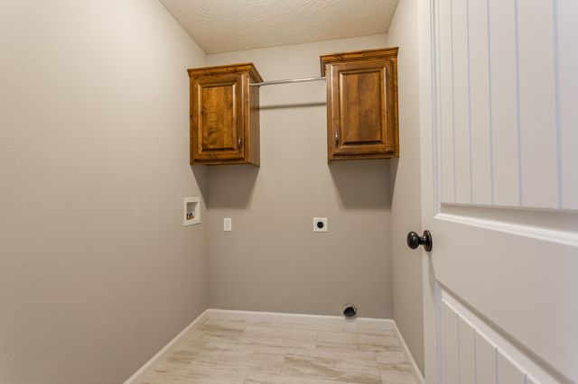 1929 W Springdale Street, Springfield, MO 65803