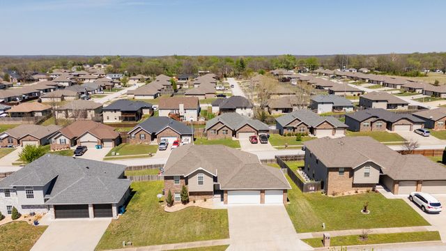1929 W Springdale Street, Springfield, MO 65803