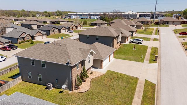1929 W Springdale Street, Springfield, MO 65803