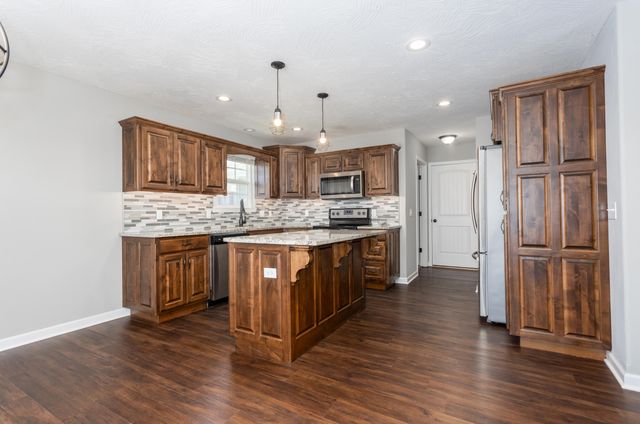 1929 W Springdale Street, Springfield, MO 65803