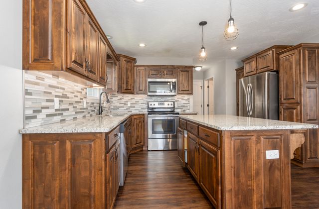 1929 W Springdale Street, Springfield, MO 65803