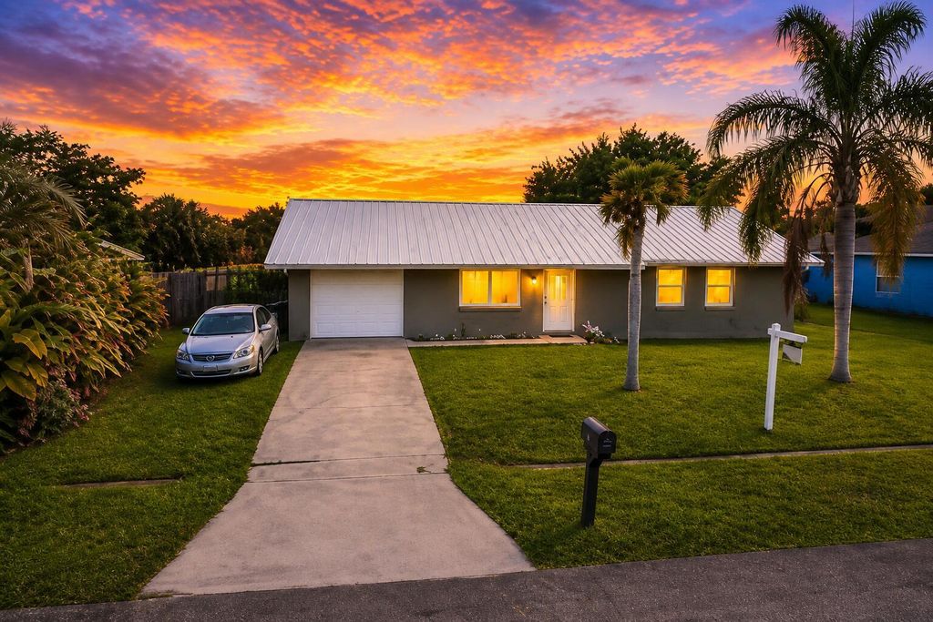 956 SE Browning Avenue, Port St. Lucie, FL 34983