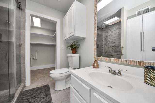1114 W Cottage Street, Houston, TX 77009