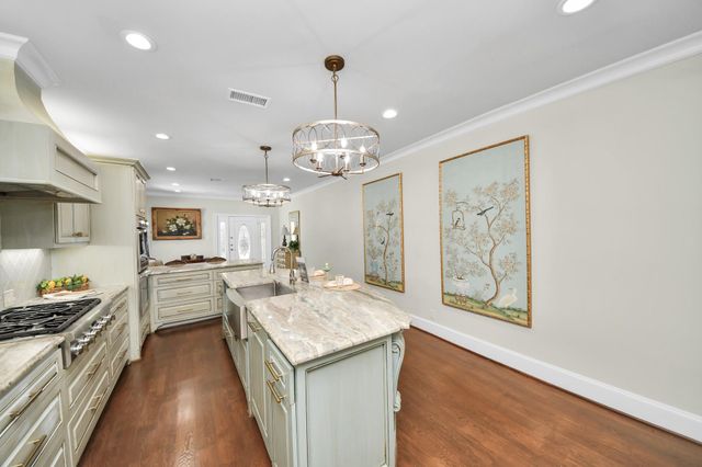 1114 W Cottage Street, Houston, TX 77009