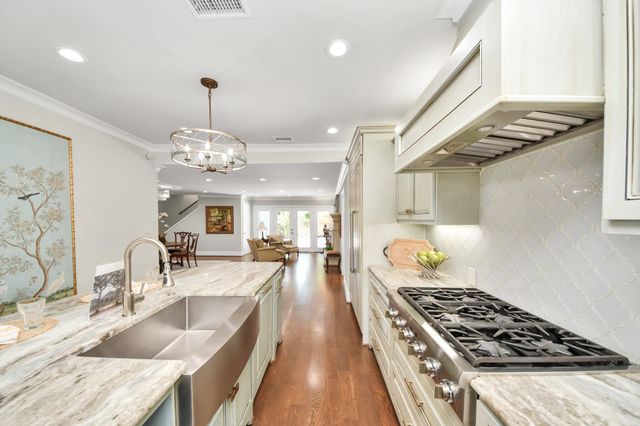 1114 W Cottage Street, Houston, TX 77009