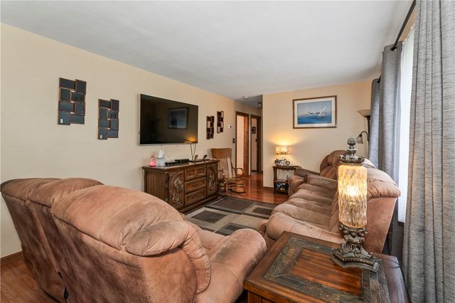 104 Allison Dr, Brighton Twp, PA 15009