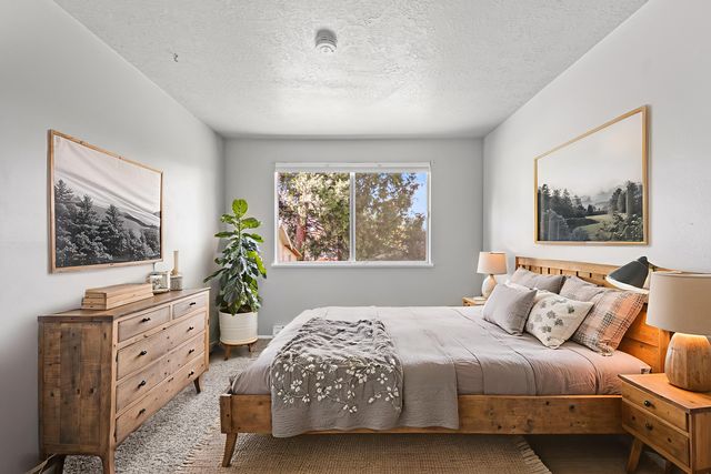 946 NE 12th Street, Grants Pass, OR 97526