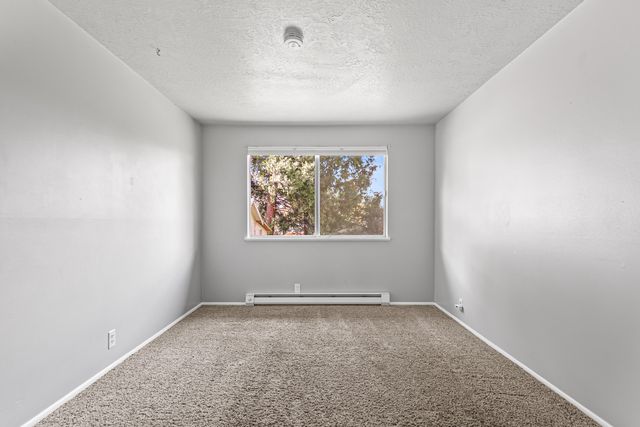 946 NE 12th Street, Grants Pass, OR 97526