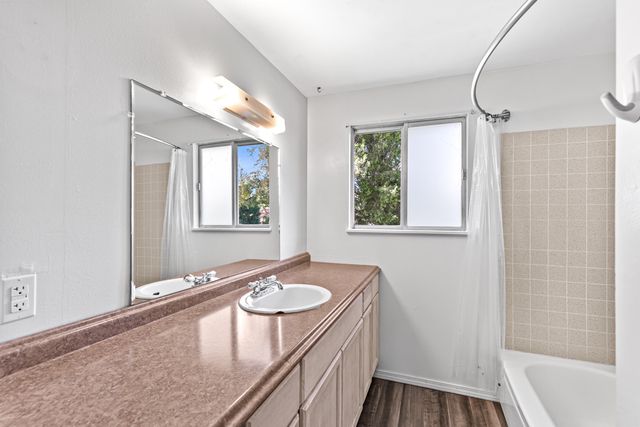 946 NE 12th Street, Grants Pass, OR 97526