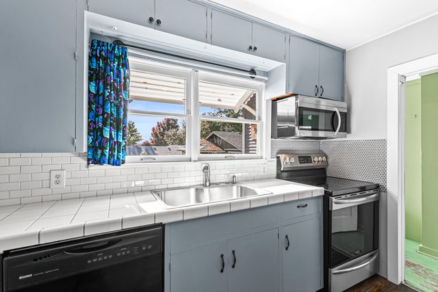 946 NE 12th Street, Grants Pass, OR 97526