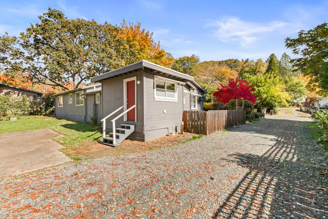 946 NE 12th Street, Grants Pass, OR 97526