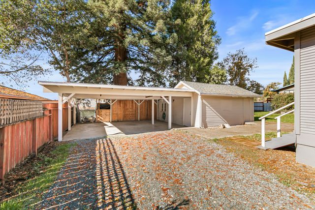 946 NE 12th Street, Grants Pass, OR 97526