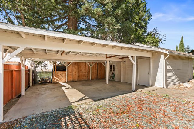 946 NE 12th Street, Grants Pass, OR 97526