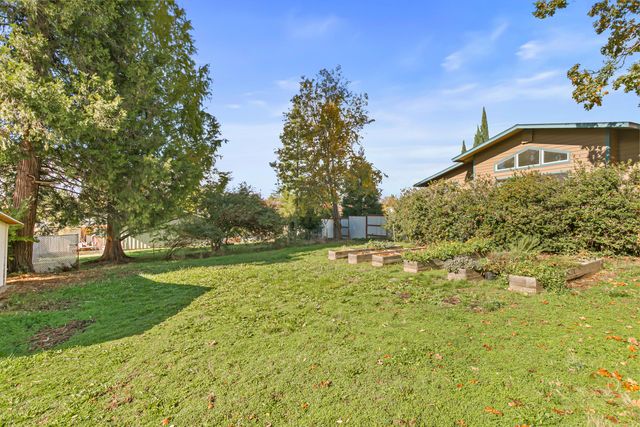 946 NE 12th Street, Grants Pass, OR 97526