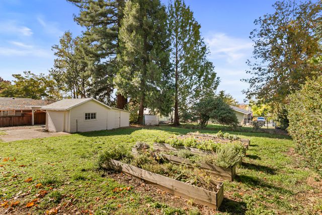 946 NE 12th Street, Grants Pass, OR 97526