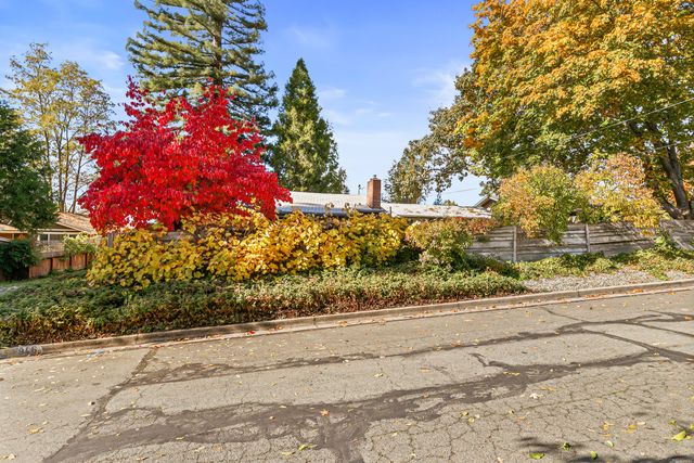 946 NE 12th Street, Grants Pass, OR 97526