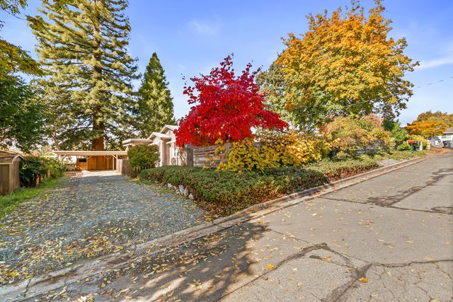 946 NE 12th Street, Grants Pass, OR 97526