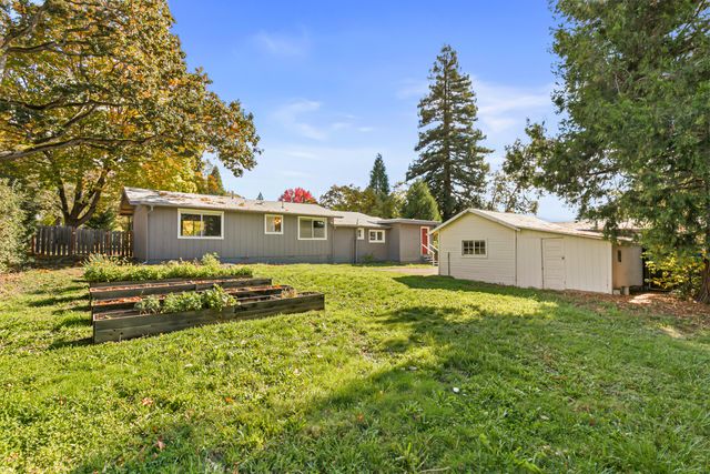 946 NE 12th Street, Grants Pass, OR 97526