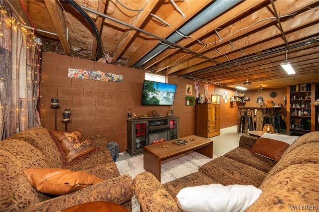 335 Capitol, Holland, NY 14080