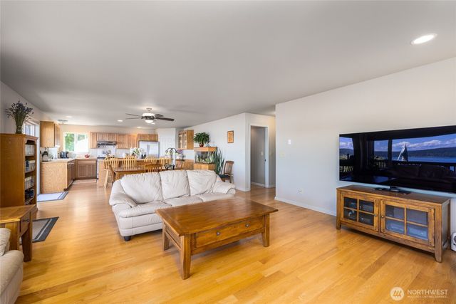 2205 Cranes Landing Drive, Greenbank, WA 98253