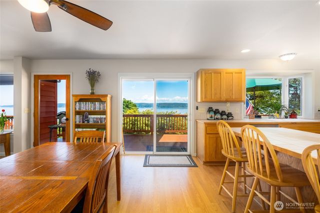 2205 Cranes Landing Drive, Greenbank, WA 98253