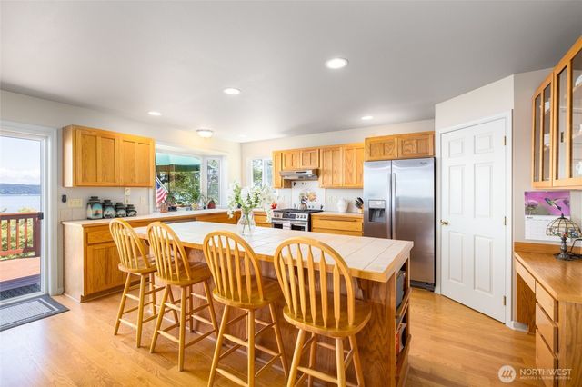 2205 Cranes Landing Drive, Greenbank, WA 98253
