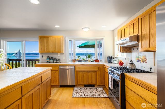 2205 Cranes Landing Drive, Greenbank, WA 98253