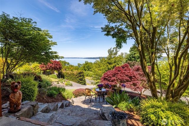 2205 Cranes Landing Drive, Greenbank, WA 98253