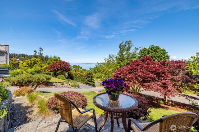 2205 Cranes Landing Drive, Greenbank, WA 98253