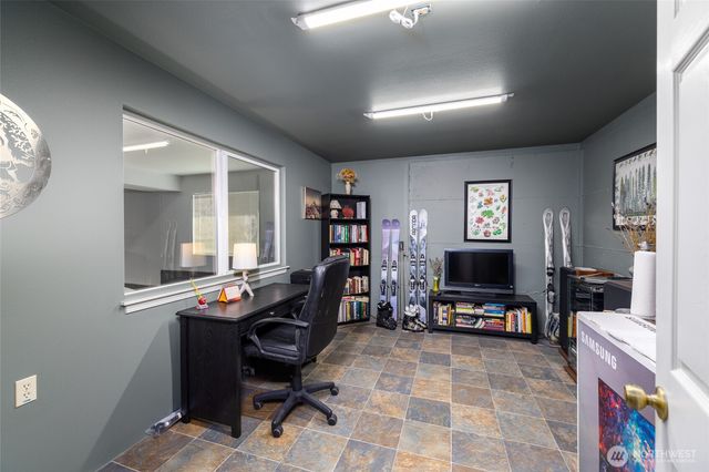 2205 Cranes Landing Drive, Greenbank, WA 98253