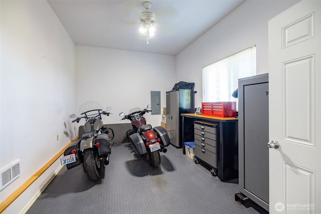 2205 Cranes Landing Drive, Greenbank, WA 98253