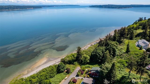2205 Cranes Landing Drive, Greenbank, WA 98253