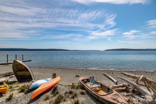 2205 Cranes Landing Drive, Greenbank, WA 98253