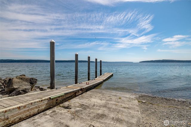 2205 Cranes Landing Drive, Greenbank, WA 98253
