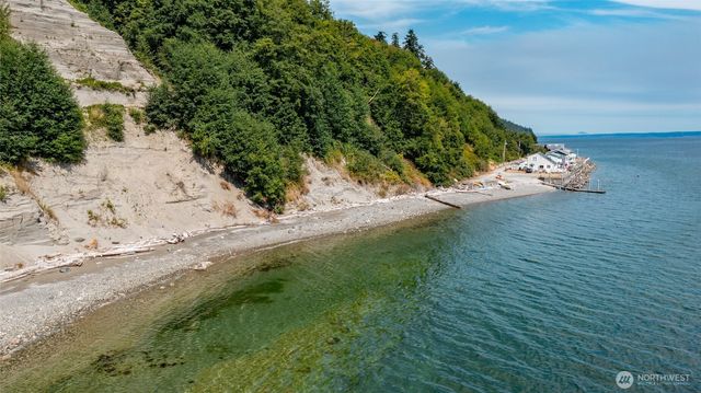 2205 Cranes Landing Drive, Greenbank, WA 98253