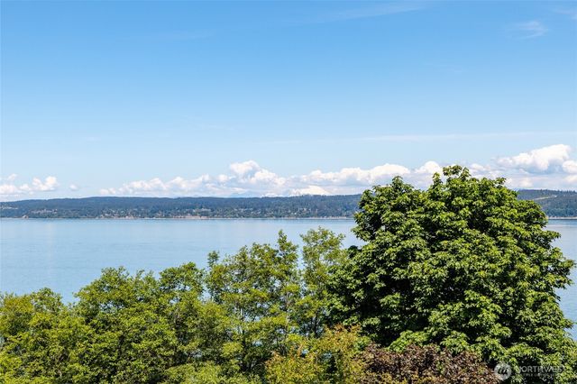 2205 Cranes Landing Drive, Greenbank, WA 98253