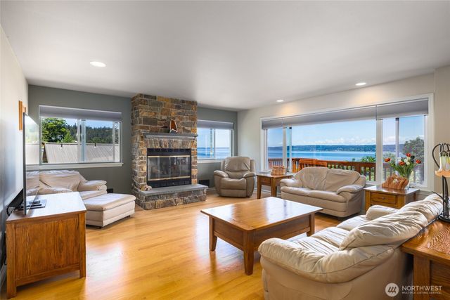 2205 Cranes Landing Drive, Greenbank, WA 98253