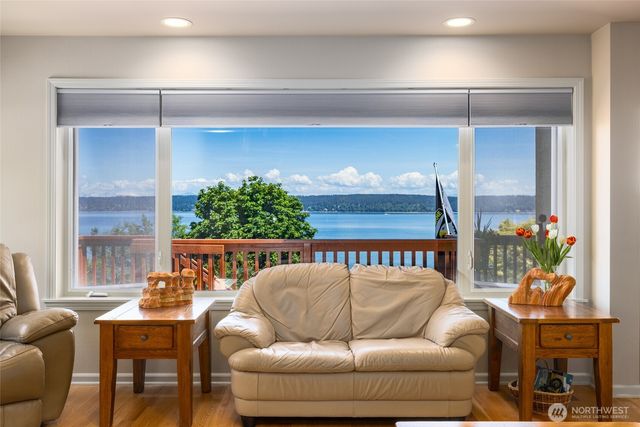 2205 Cranes Landing Drive, Greenbank, WA 98253