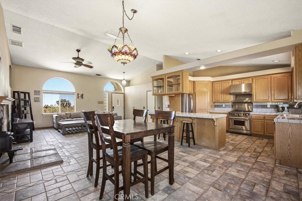 Image 9 of property listing at 1397 Sierra, Pinon Hills, CA 92372