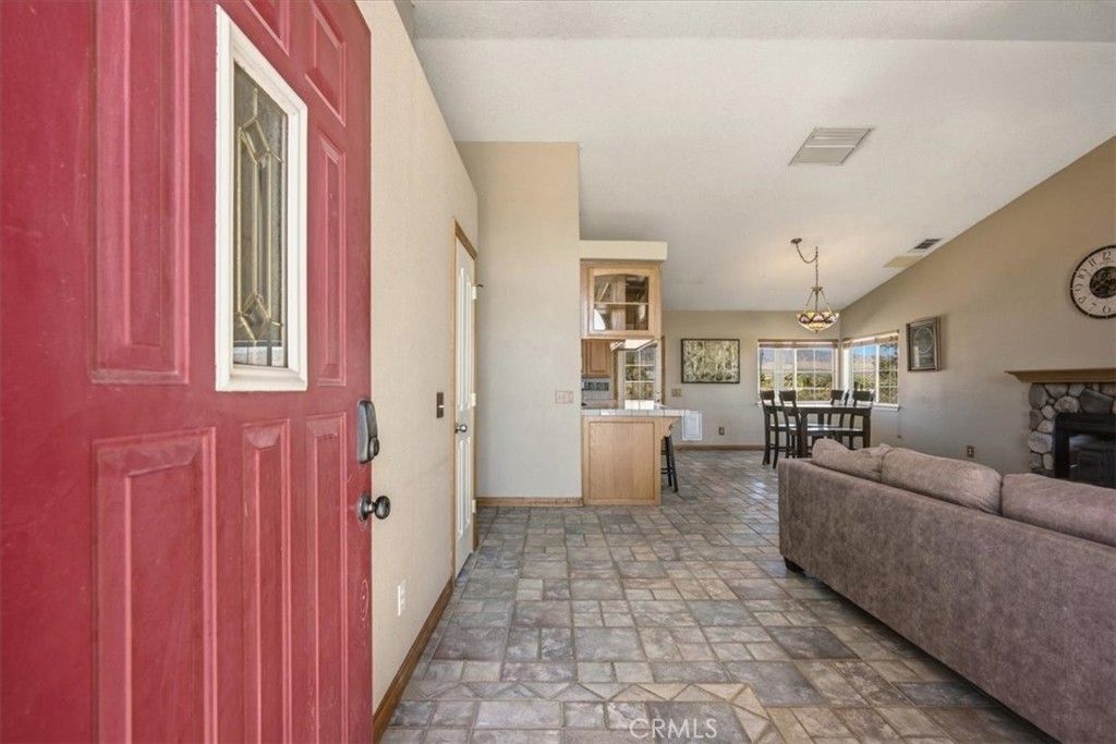 Image 3 of property listing at 1397 Sierra, Pinon Hills, CA 92372