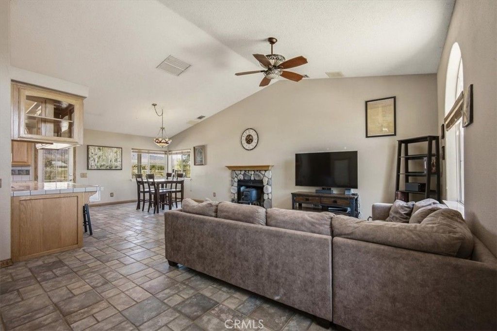 Image 4 of property listing at 1397 Sierra, Pinon Hills, CA 92372